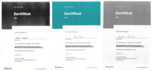 Zertifikat HeliosUnsere Mitarbeiterinnen, Heike Helgert, Ina Beka und Heike Kuhn, haben am 21. Wundtreffen unter dem Motto: "Die komplizierte Wunde leicht gemacht - Wie führe ich einen Verbandswechsel durch" im Schützenhaus Leisnig teilgenommen.